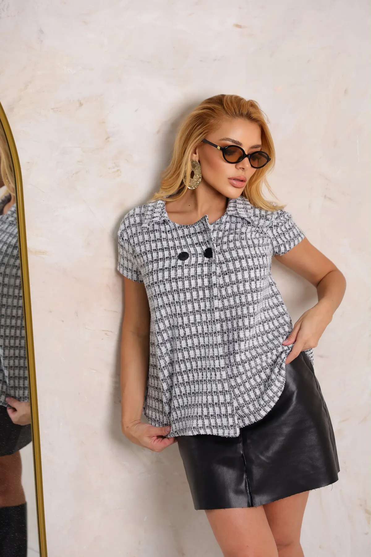 Blusa Tweed Manga Curta — Preto e branco