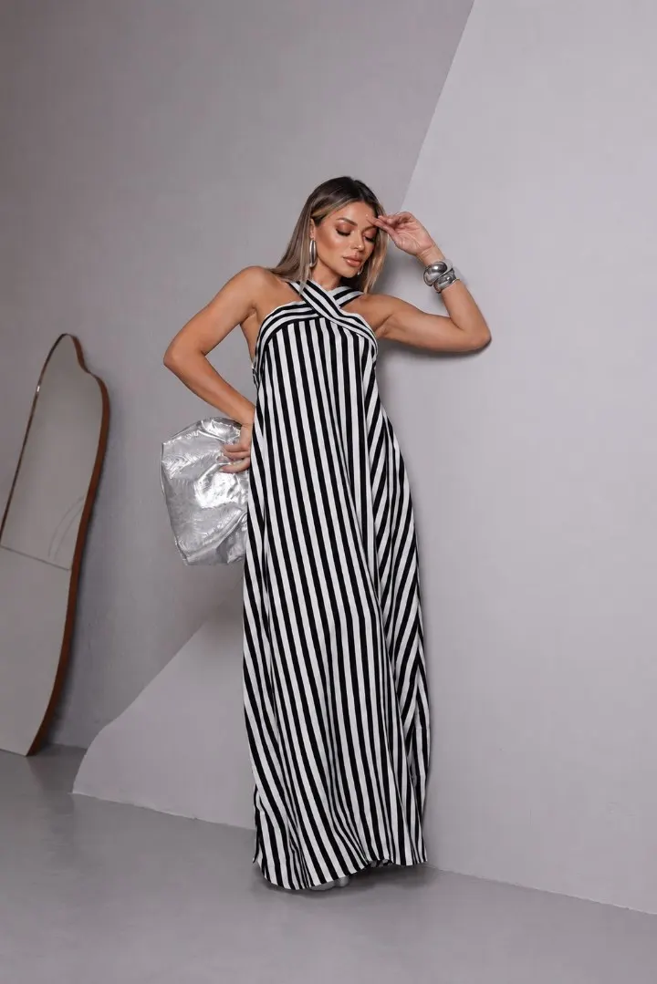 Vestido Longo Halter Listrado — Preto e branco